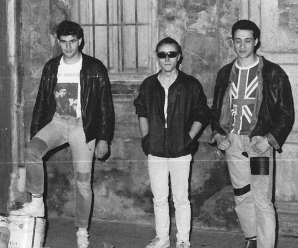 Cómplices en la calle Orihuela de Valencia (MR, 1986)