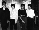 Al Fin Solos: Gabotti, Copi Pic&oacute;, Juan Antonio S&aacute;nchez y Juli&aacute;n Toribio, en la puerta de Gasofa (1985)