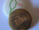 Chapitas de Virus Records y Surfin' Bichos. 1990.