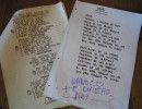 Letra de la canci&oacute;n Ojos de Los Suaves. Consegu&iacute; que Yosi me diera esa hoja de su libreta y me la firmara. Lo de atr&aacute;s son fotocopias de todas las letras del disco.